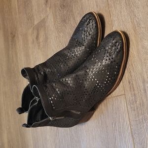 Lucky Brand perforated booties